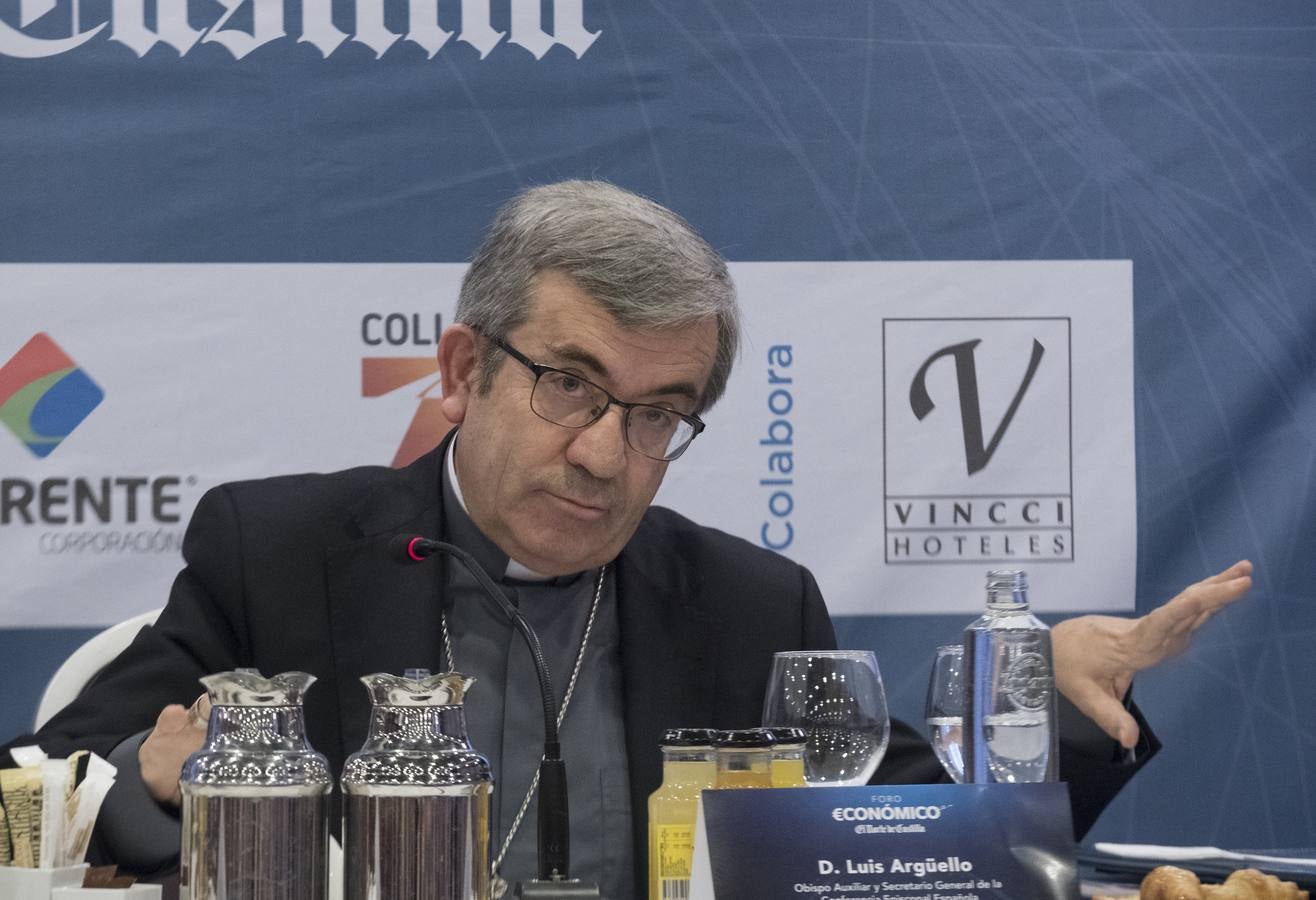 El obispo auxiliar de Valladolid defiende en el Foro de El Norte una visión más humanista de la sociedad y la economía basada en el respeto a las ideas de los demás.