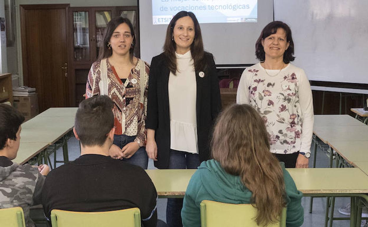 Jimena Andrade, Noemí Merayo y María Jesús González, en el IES Nuestra Señora del Carmen 