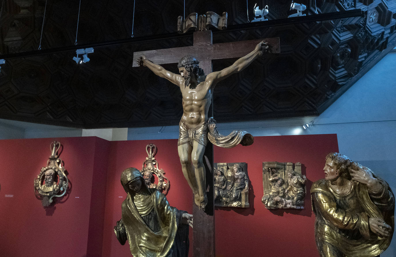 Las piezas, procedentes de la vallisoletana iglesia de Santiago, han sido recuperadas por técnicos del museo y del Centro de Conservación y Restauración de Bienes Culturales de la Junta de Castilla y León. 