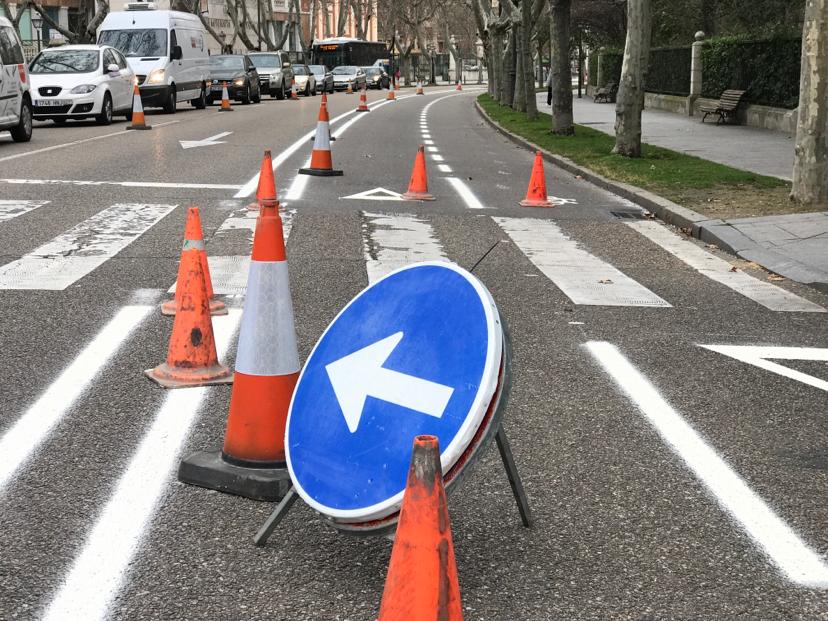El Ayuntamiento de Valladolid ha estrenado este jueves un nuevo carril bici que unirá el Paseo de Zorrilla con la Plaza de Colón a través del paseo de Filipinos