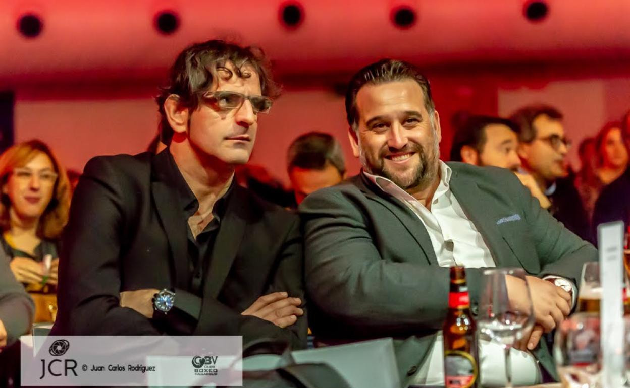 Oliver del Arco (derecha), junto a Javier Carballo en una velada del año 2019. 