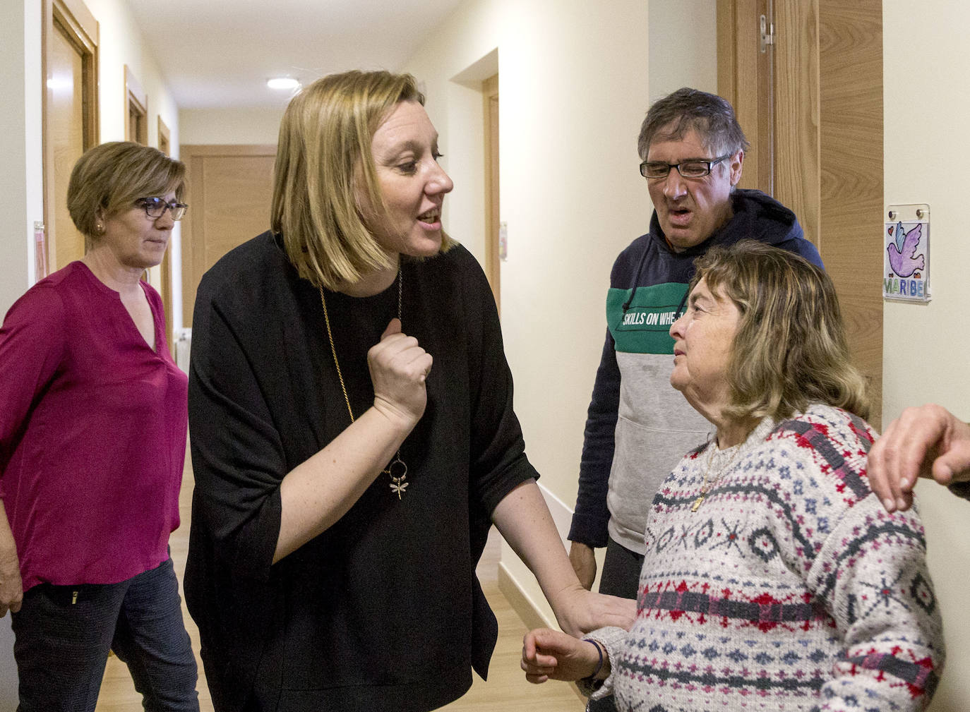 La consejera de Familia e Igualdad de Oportunidades de la Junta de Castilla y León, Isabel Blanco, asiste a la jornada de puertas abiertas de la vivienda tutelada 'El Teso de la Vega', gestionada por Plena Inclusión Castilla y León.