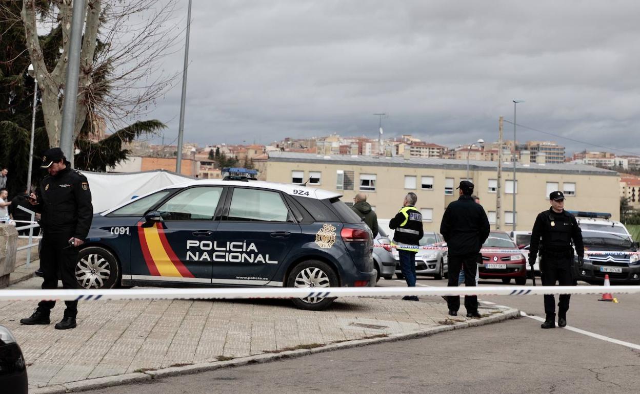 Intervención policial tras el tiiroteo.