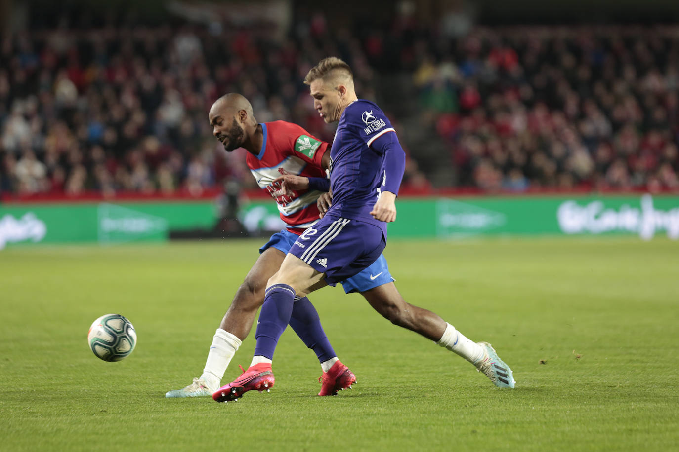 El Granada se lleva la victoria por 2-1 con una remontada in extremis. 