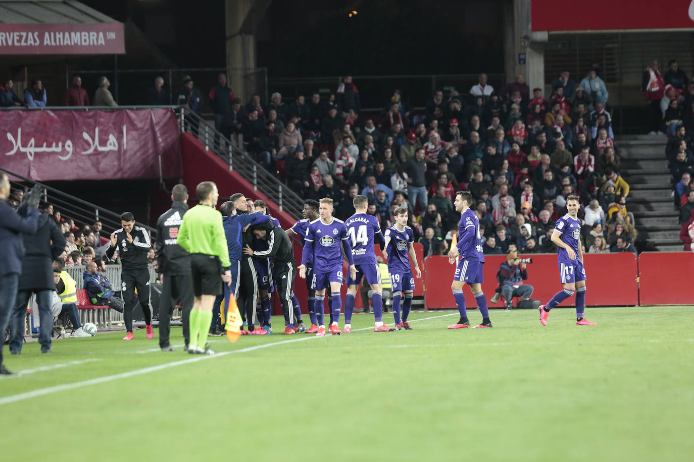 El Granada se lleva la victoria por 2-1 con una remontada in extremis. 