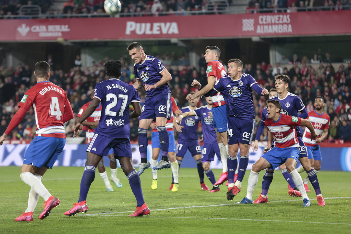El Granada se lleva la victoria por 2-1 con una remontada in extremis. 