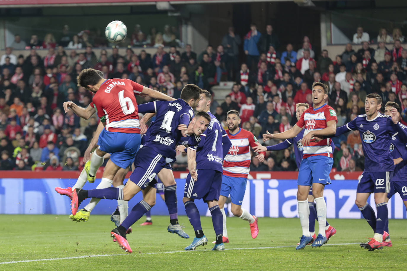El Granada se lleva la victoria por 2-1 con una remontada in extremis. 