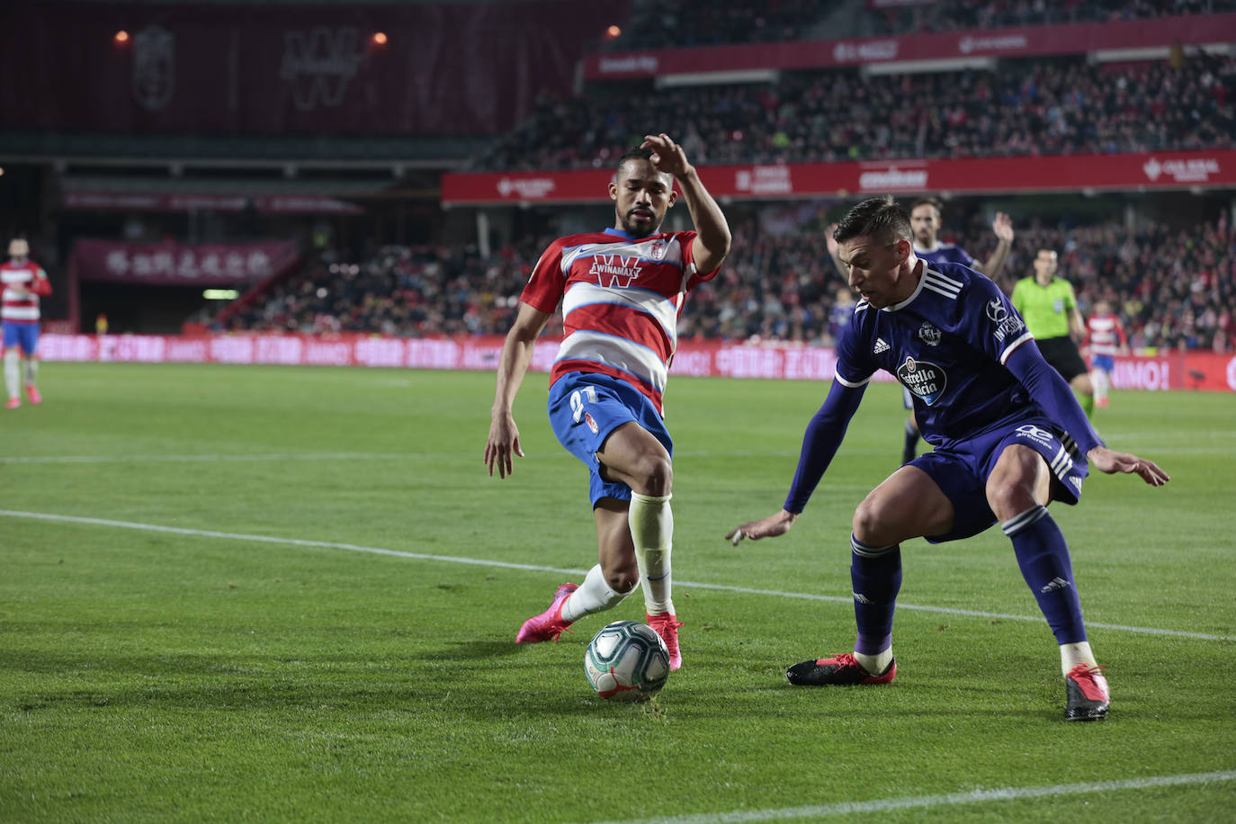 El Granada se lleva la victoria por 2-1 con una remontada in extremis. 