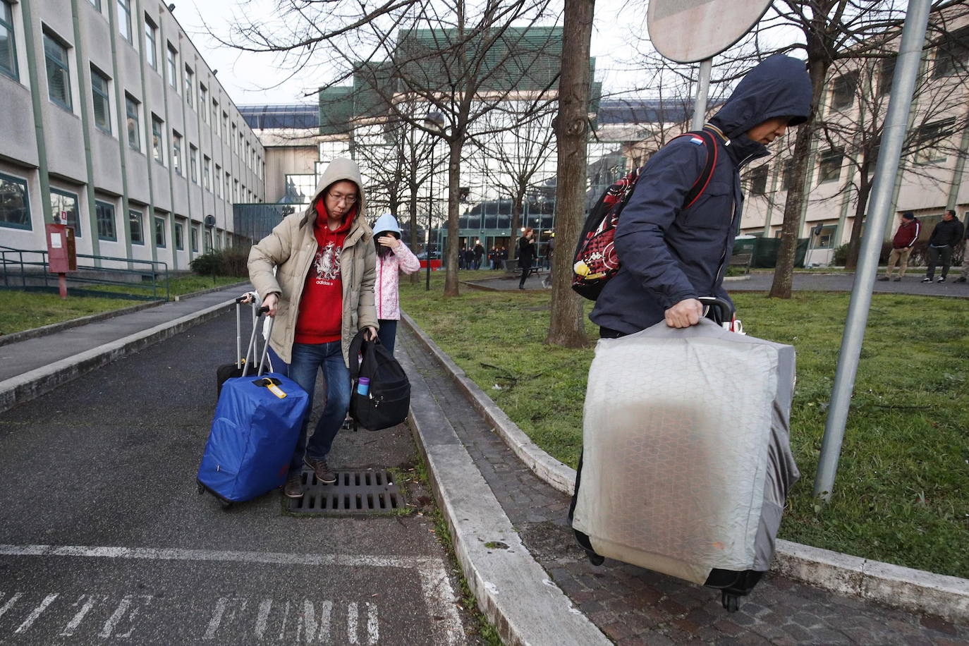 Dos turistas chinos abandonan Roma por la epidemia del coronavirus.