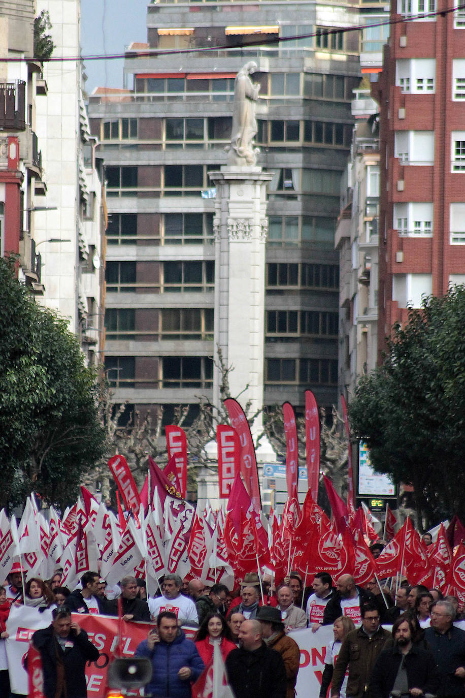 Fotos: Miles de leoneses salen a la calle para reivindicar un futuro para la provincia