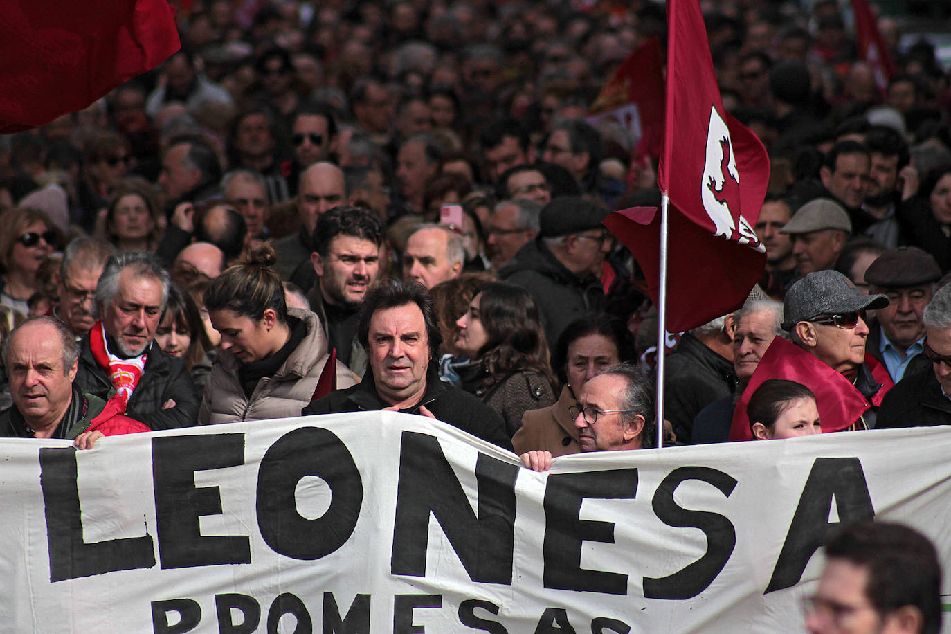 Fotos: Miles de leoneses salen a la calle para reivindicar un futuro para la provincia