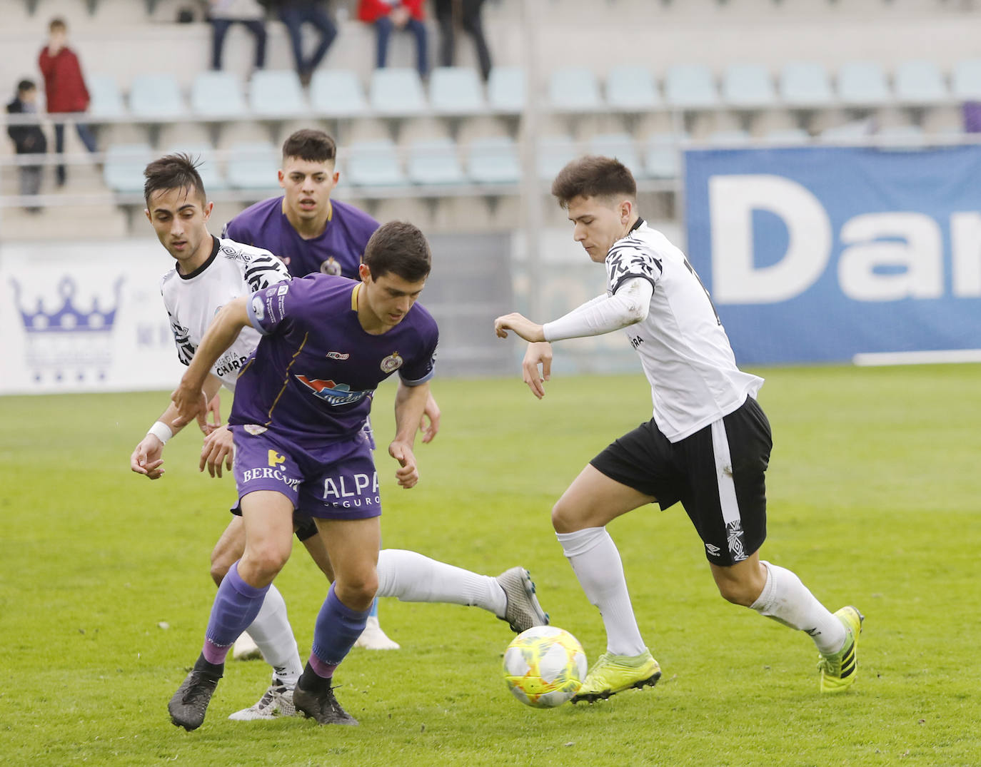 El Palencia Cristo golea a un blanco Salamanca UDS B. 