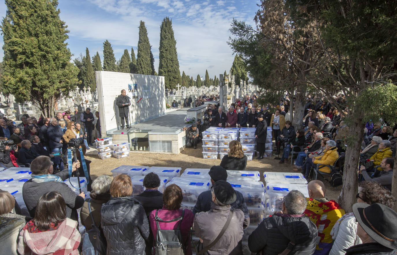 Fotos: Inauguración del Memorial del cementerio de El Carmen de Valladolid