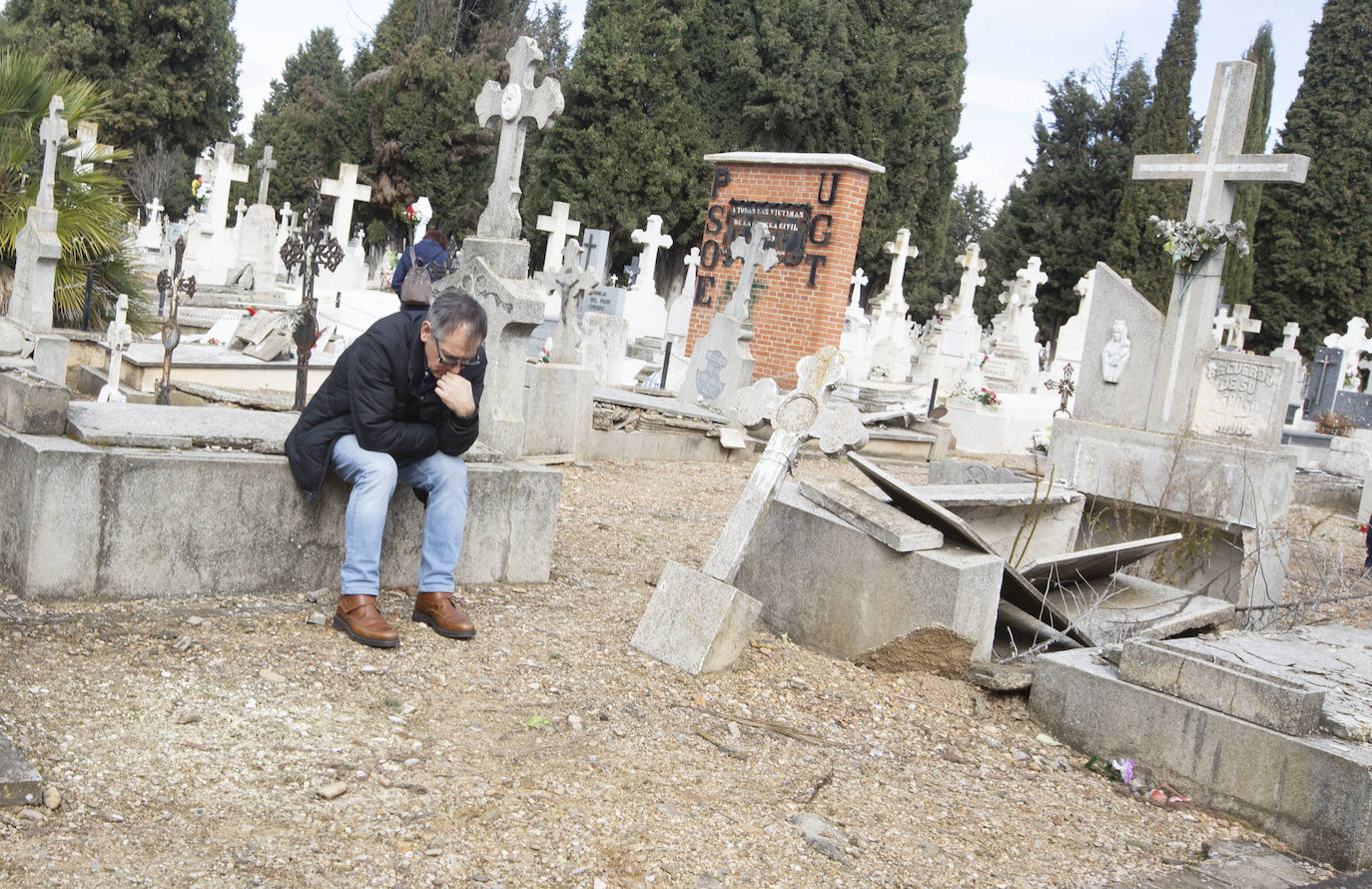Fotos: Inauguración del Memorial del cementerio de El Carmen de Valladolid