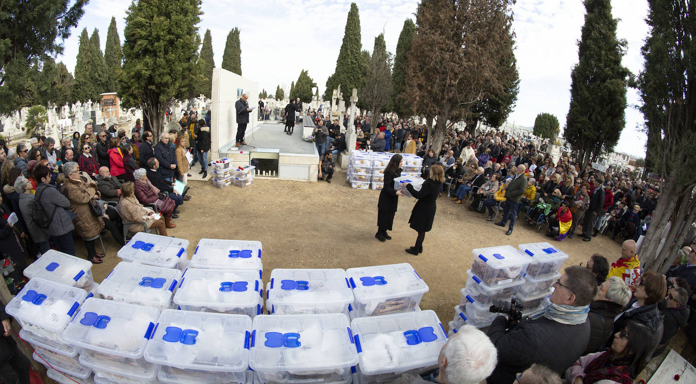 Fotos: Inauguración del Memorial del cementerio de El Carmen de Valladolid
