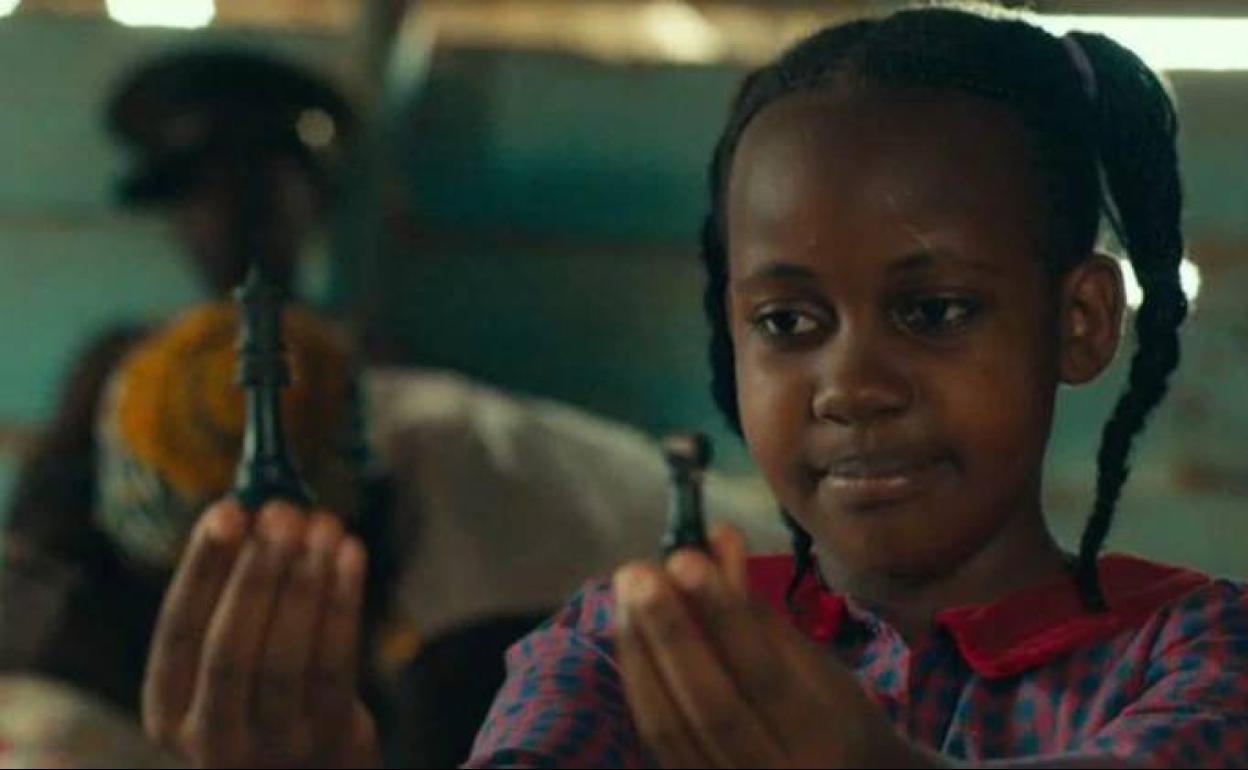 Nikita Pearl Walingwa hizo de Gloria en la película «La reina de Katwe». 