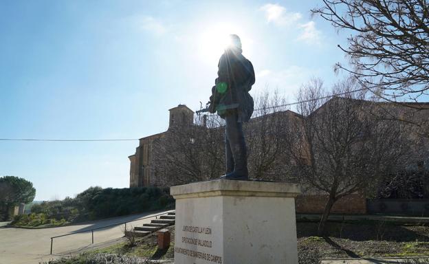 Estatua dedicada a Ponce de León en Santervás de Campos. 