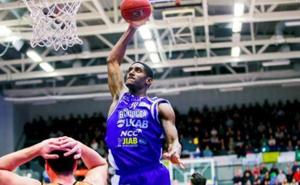 Robert Gilchristl ejecuta un mate