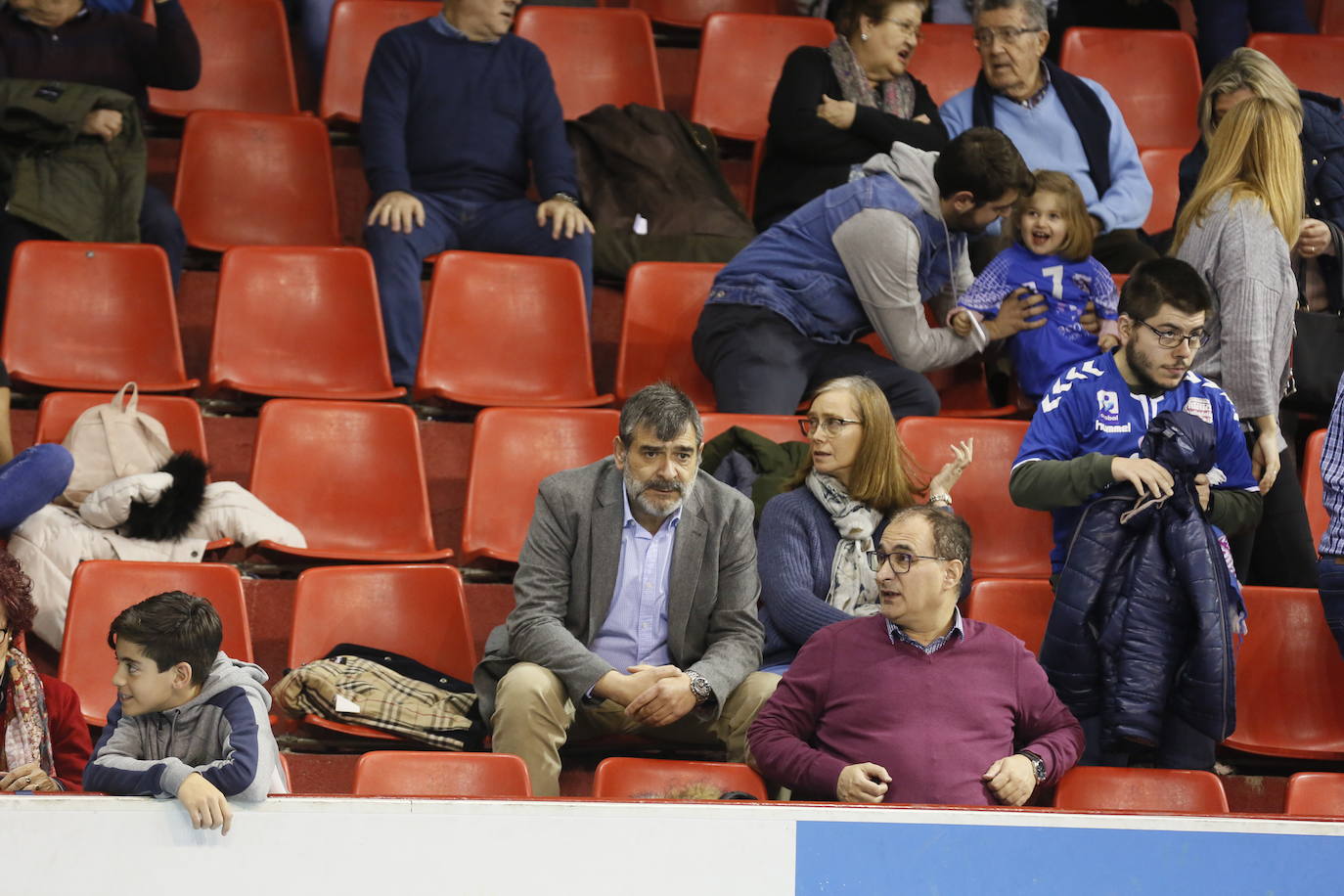 Fotos: Búscate en la grada del partido de balonmano entre Recoletas Atlético Valladolid y ABANCA Ademar León