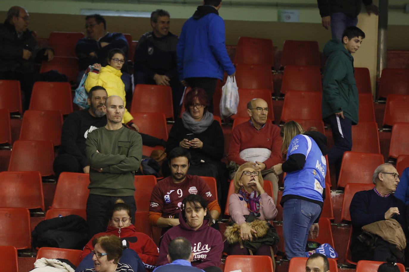 Fotos: Búscate en la grada del partido de balonmano entre Recoletas Atlético Valladolid y ABANCA Ademar León