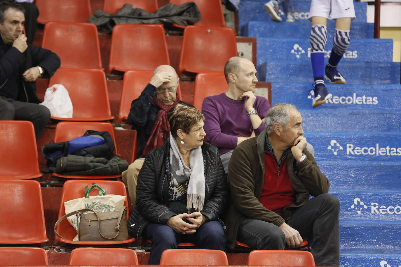 Fotos: Búscate en la grada del partido de balonmano entre Recoletas Atlético Valladolid y ABANCA Ademar León