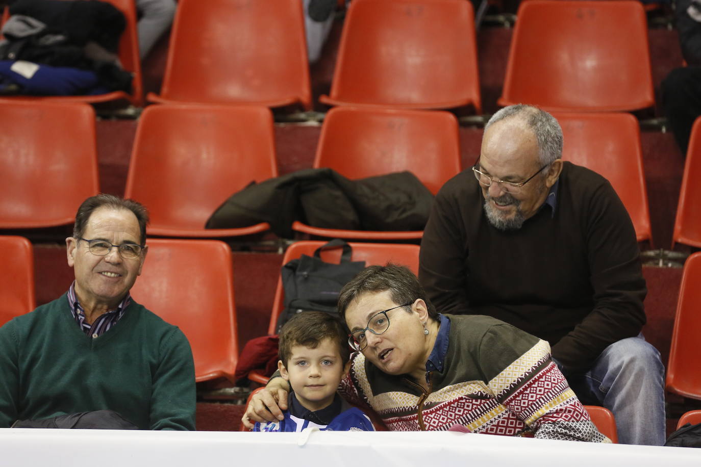 Fotos: Búscate en la grada del partido de balonmano entre Recoletas Atlético Valladolid y ABANCA Ademar León