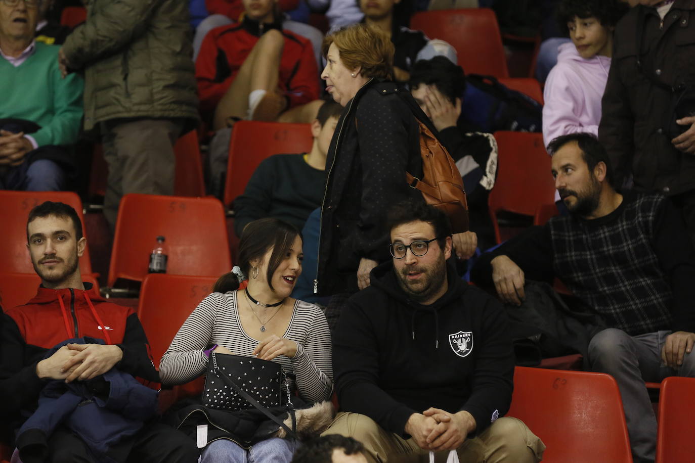 Fotos: Búscate en la grada del partido de balonmano entre Recoletas Atlético Valladolid y ABANCA Ademar León