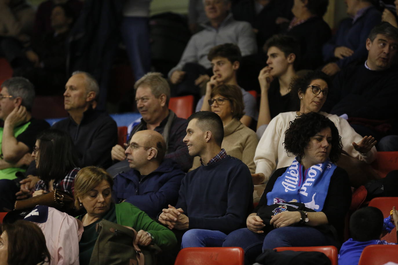 Fotos: Búscate en la grada del partido de balonmano entre Recoletas Atlético Valladolid y ABANCA Ademar León