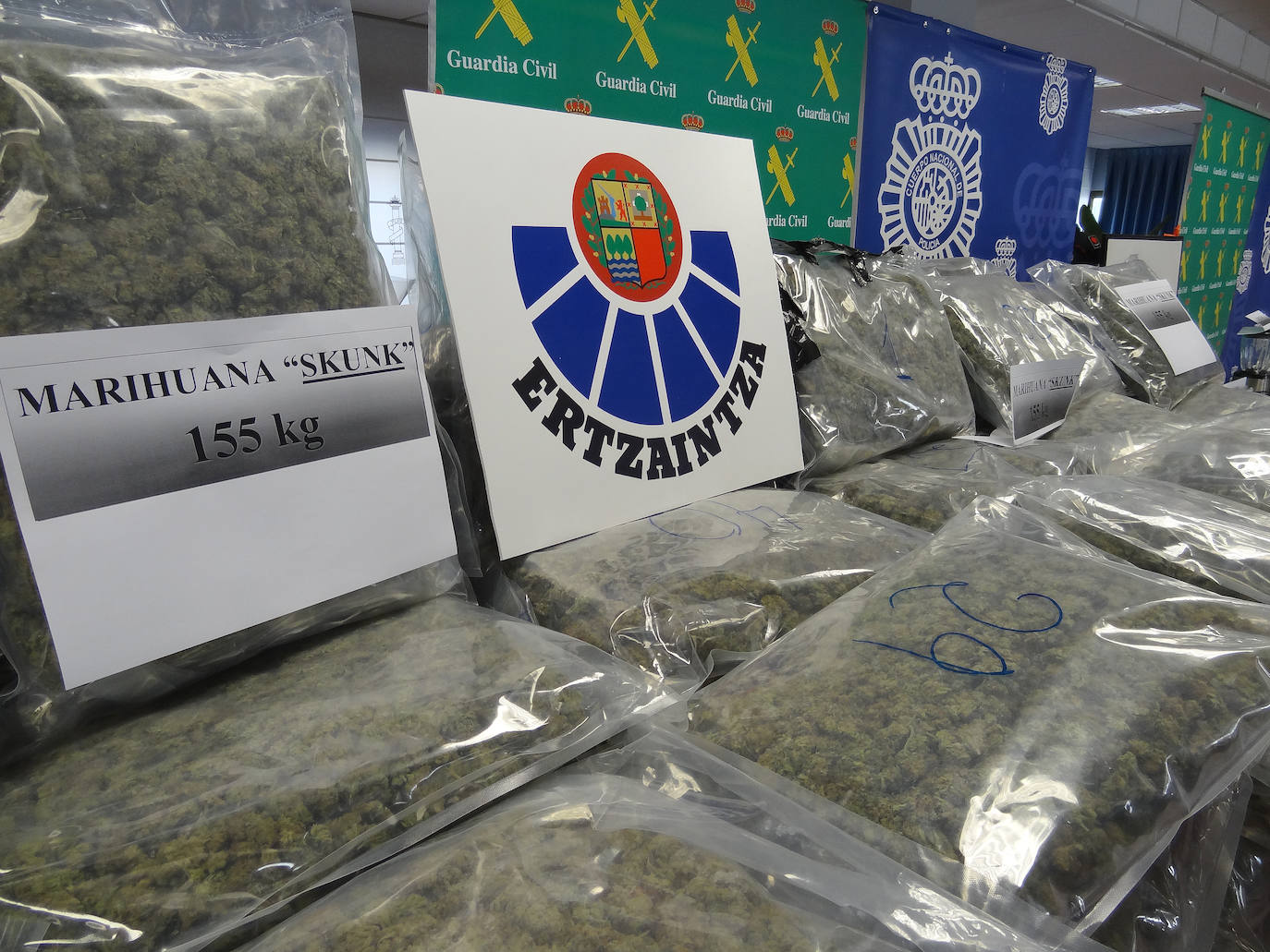 Se trata de una operación conjunta de la Policía Nacional, la Guardia Civil y la Ertzaintza que ha permitido desarticular una red criminal dedicada al tráfico de drogas a nivel europeo y que se ha saldado con múltiples detenidos.