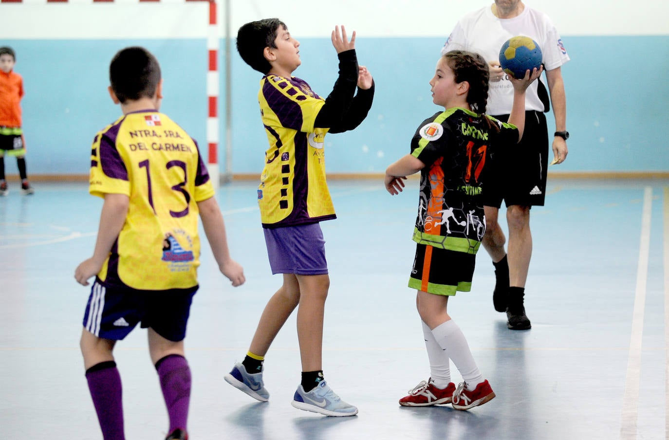 Los grupos de la categoría Benjamín se enfrentaba en el CEIP Pablo Picasso de la capital