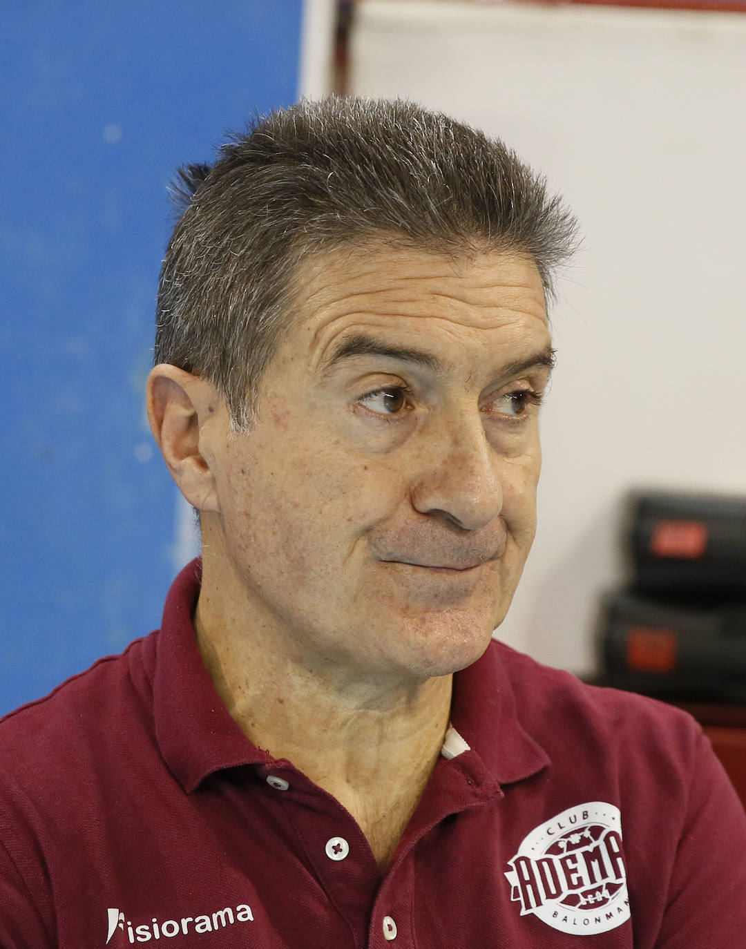 Ambos equipos ofrecieron un extraordinario espectáculo de balonmano sobre el parqué de Huerta del Rey. Ganaron los leoneses porque son más equipo, porque tienen más fondo de armario y porque Cadenas sabe manejar los partidos como nadie, incluyendo en ello el acogotamiento a los árbitros.