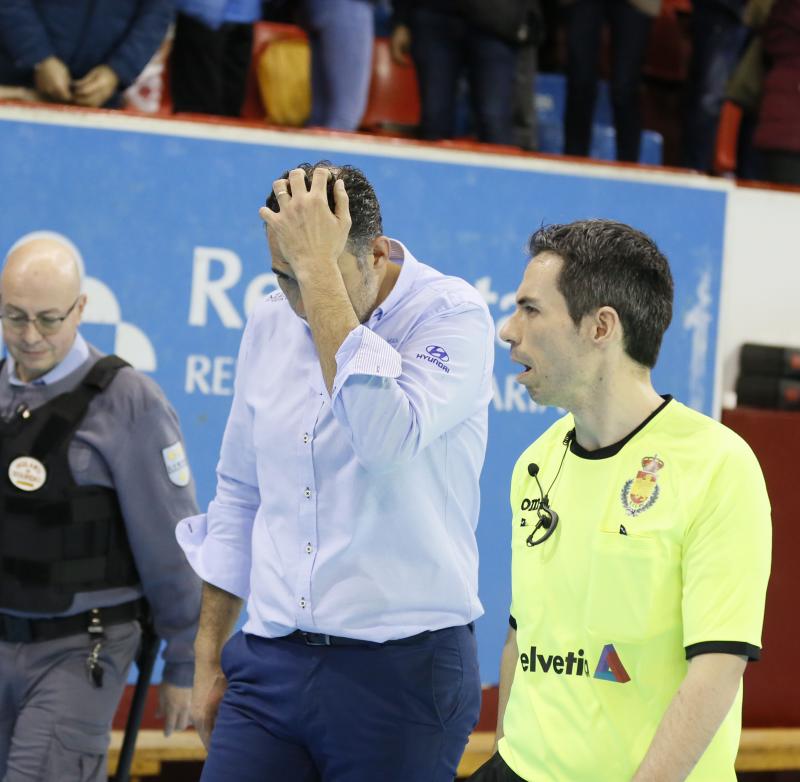 Ambos equipos ofrecieron un extraordinario espectáculo de balonmano sobre el parqué de Huerta del Rey. Ganaron los leoneses porque son más equipo, porque tienen más fondo de armario y porque Cadenas sabe manejar los partidos como nadie, incluyendo en ello el acogotamiento a los árbitros.