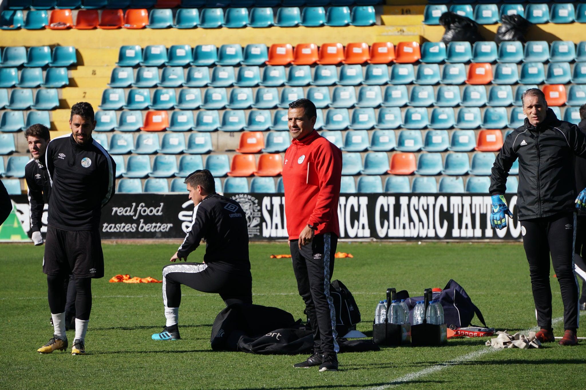 Rafa Dueñas ha dirigido esta mañana el primer entrenamiento del Salamanca CF UDS tras la destitución de Larrazabal. 