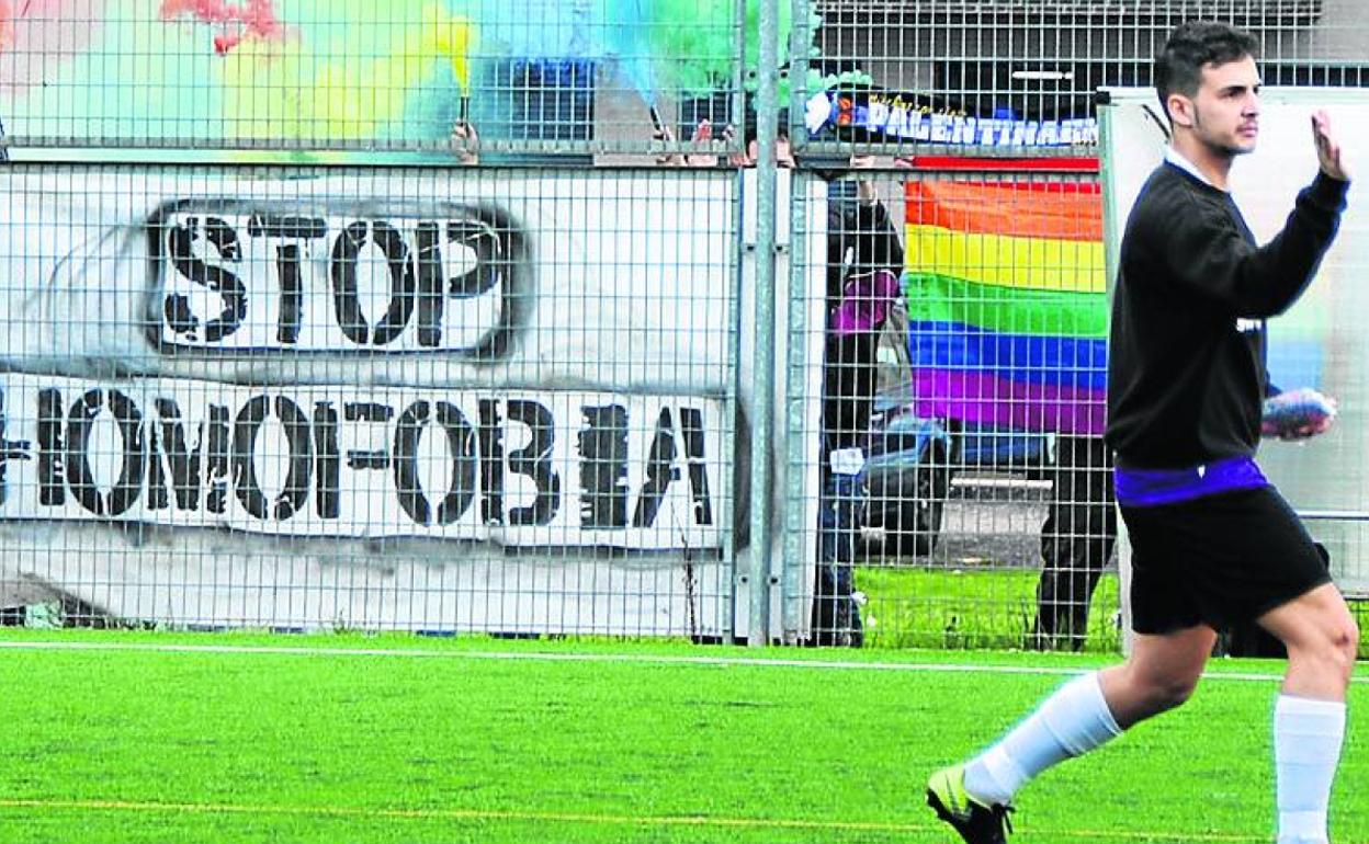 La peña Palentinaekos hizo con spray de humo la bandera arcoíris para visibilizar a los LGTB.