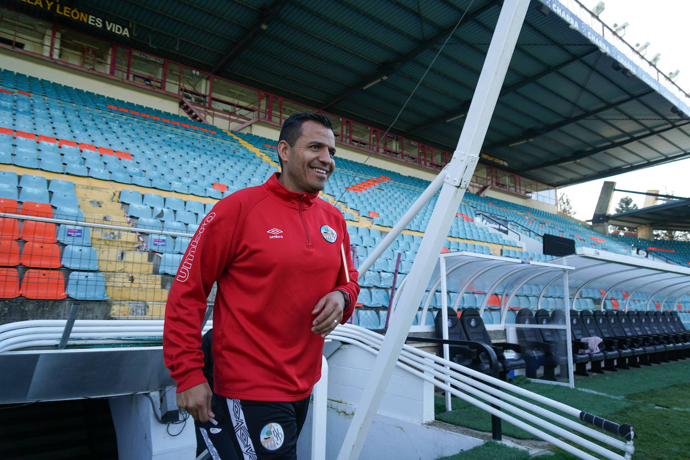 Dueñas sale al Helmántico esta mañana en el entrenamiento del equipo. 