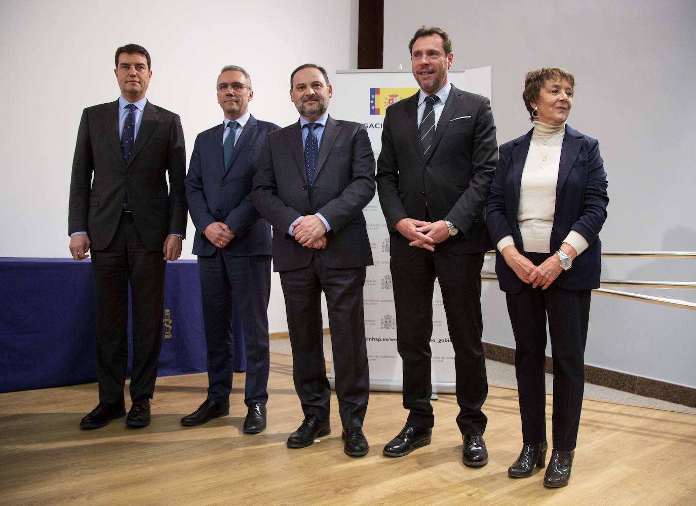 En el patio de butacas se encontraban los sindicatos, universidades, organizaciones agrarias, rivales políticos como Martín Fernández (edil de Cs en Valladolid) y Javier García Bartolomé (concejal de Vox en Valladolid), los vicepresidentes de la Diputación Guzmán Gómez y Víctor Alonso o el alcalde de la ciudad, Óscar Puente.