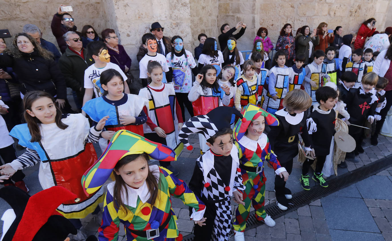 El colegio Jorge Manrique de Palencia vive el carnaval. 