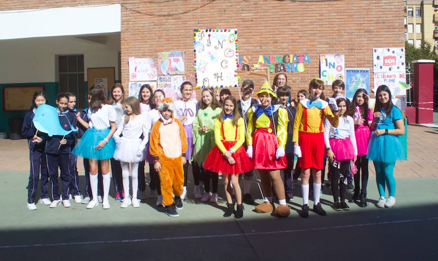 Carnaval en el colegio Sagrado Corazón-La Anunciata de Valladolid. Lo han dedicado a películas infantiles y han aprovechado para celebrar el bocata solidario.