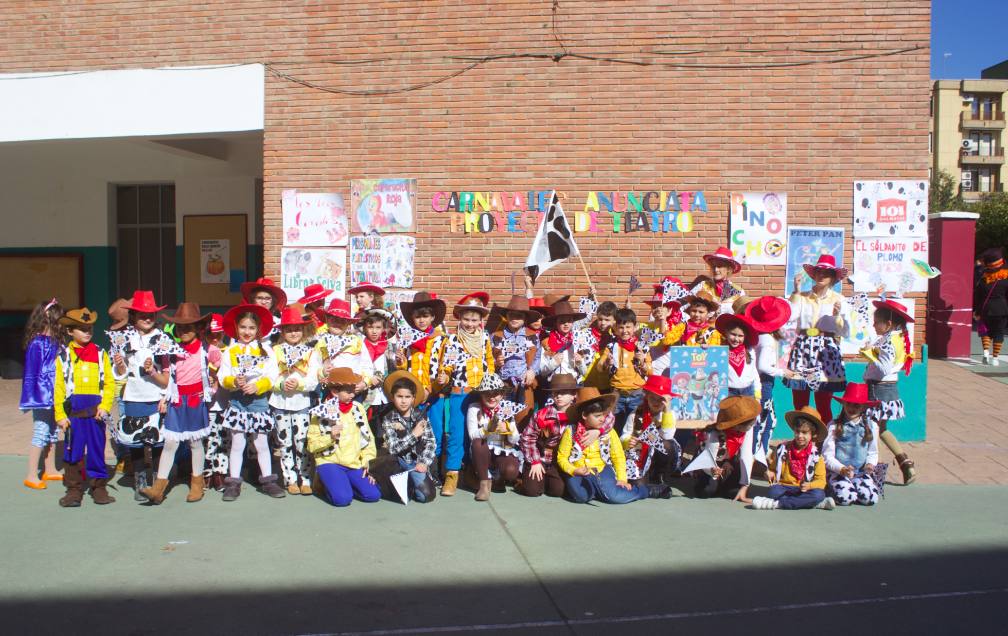 Carnaval en el colegio Sagrado Corazón-La Anunciata de Valladolid. Lo han dedicado a películas infantiles y han aprovechado para celebrar el bocata solidario.