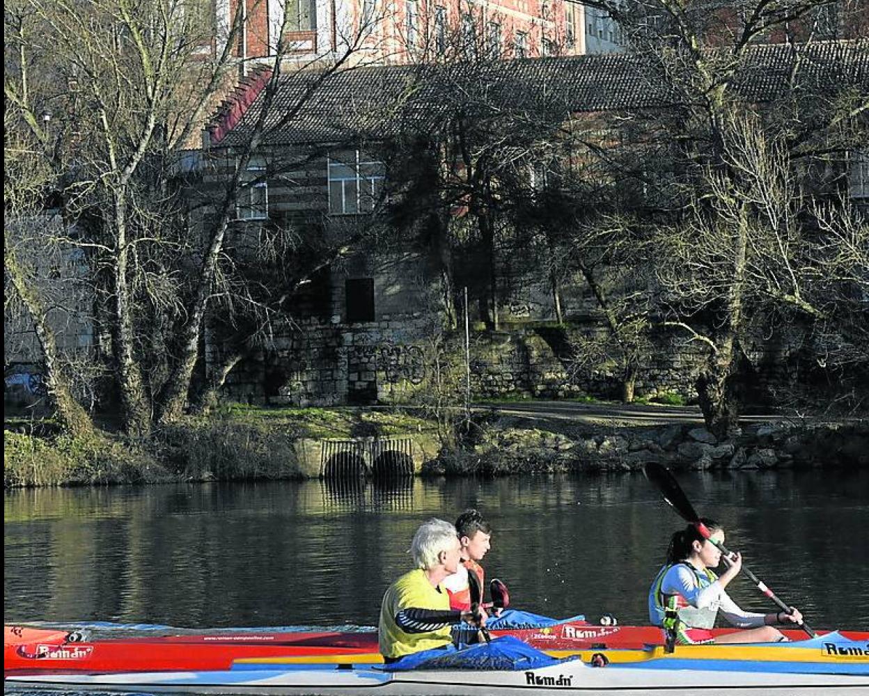 El Pisuerga, ayer, a la altura del colegio de Lourdes.