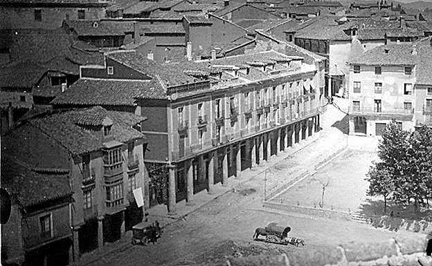 Vista de la plaza en los años 20 del pasado siglo.