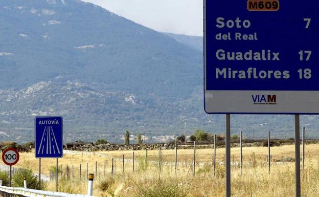 Carretera en la vertiente madrileña de la sierra de Guadarrama. 