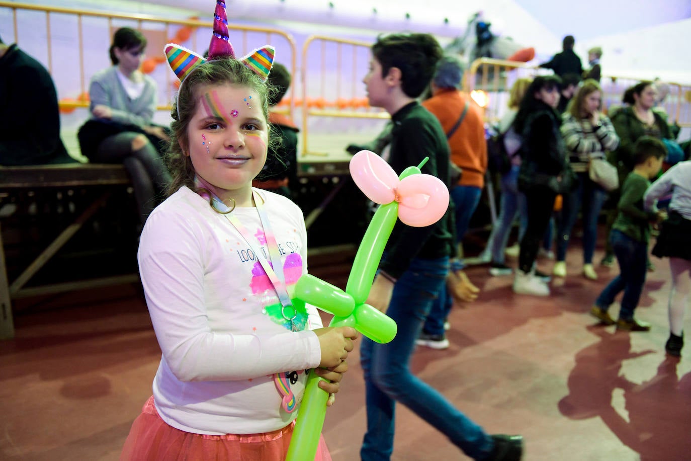 La Cúpula del Milenio ha acogido el entierro de la sardinilla en el que los niños han sido los protagonistas. 