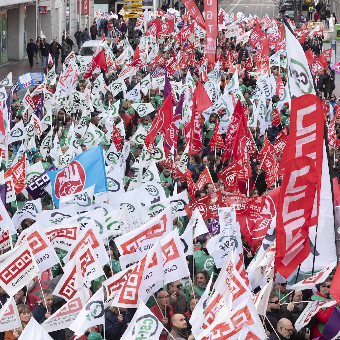 Manifestación de funcionarios públicos en Valladolid por la jornada de 35 horas.