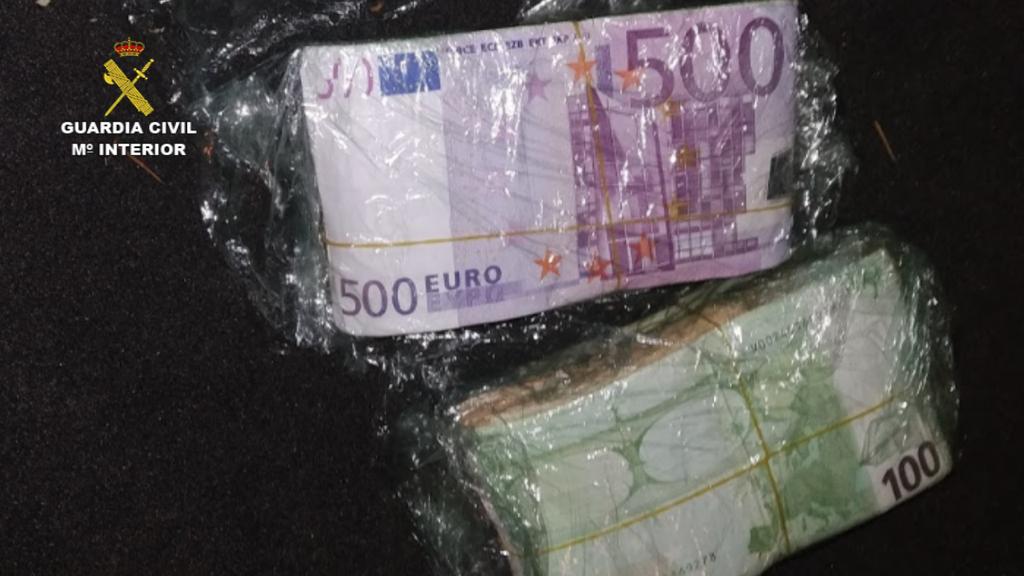 La Guardia Civil desmantela una organización criminal dedicada al tráfico de marihuana y cocaína desde Asturias hacia León. En total han sido detenidas 5 personas, habiéndose realizado un total de 4 registros domiciliarios.