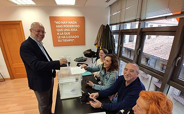 Arrimadas arrasa en número de compromisarios pero CS muestra su fractura interna