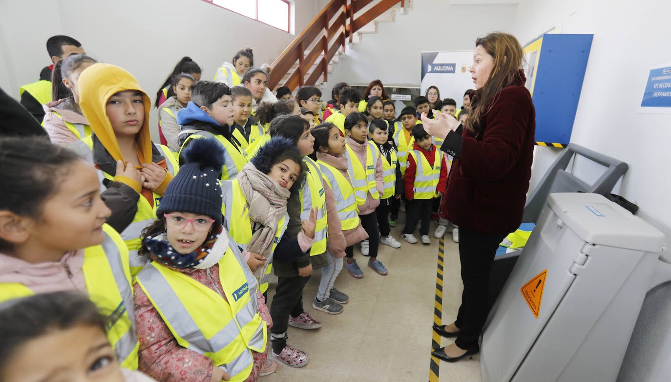 Visita de escolares del colegio Buenos Aires a la planta potabilizadora de agua de Palencia.