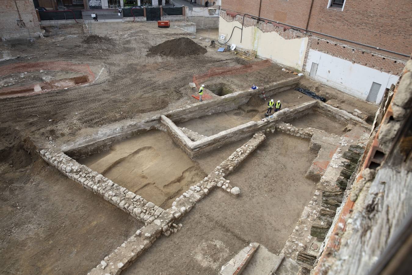 Excavación del Convento de San Quirce, un monasterio del siglo XV, diseñado por Francisco de Praves en Valladolid y que ha sacado a la luz cinco siglos de la capital.