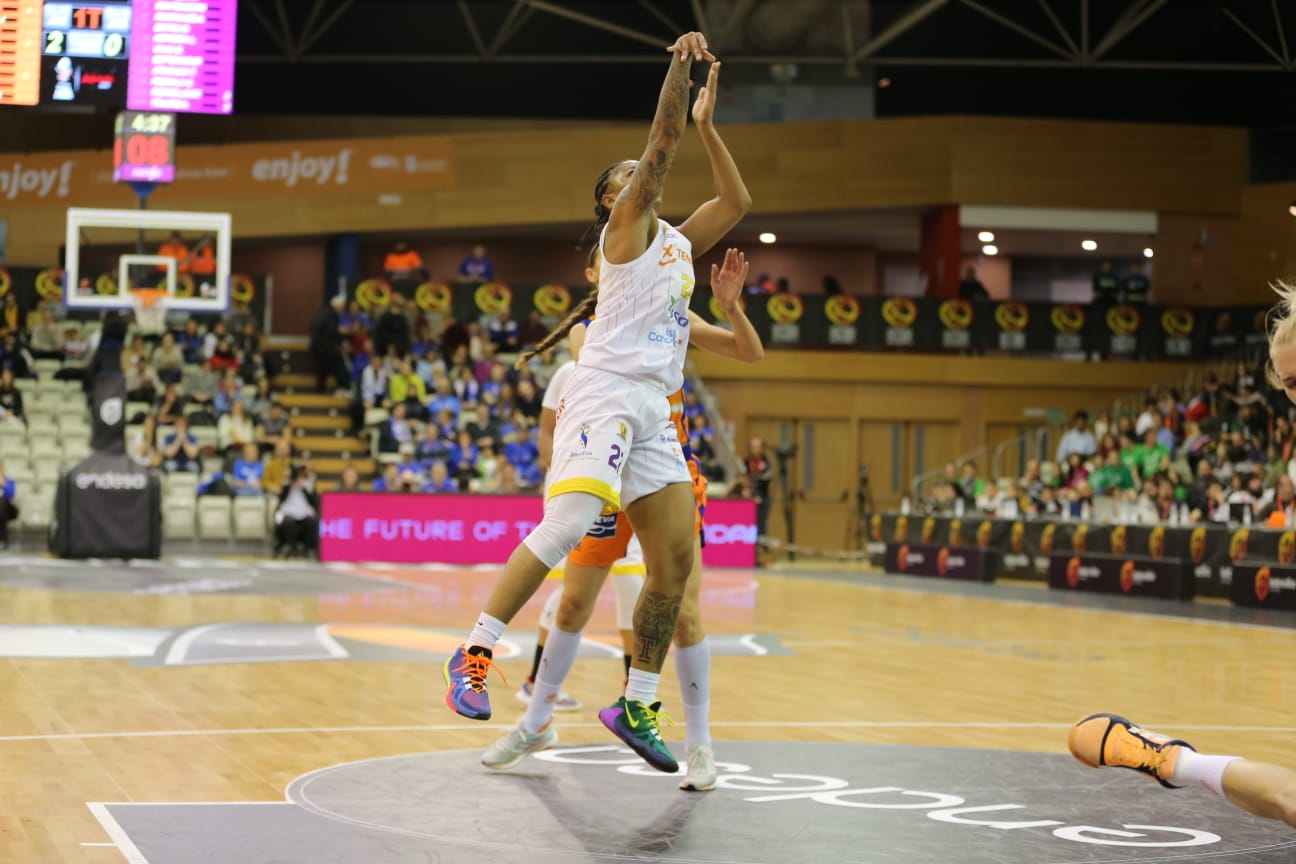 Los dos equipos se han visto las caras en la Liga recientemente con triunfo para las valencianas 75-58.