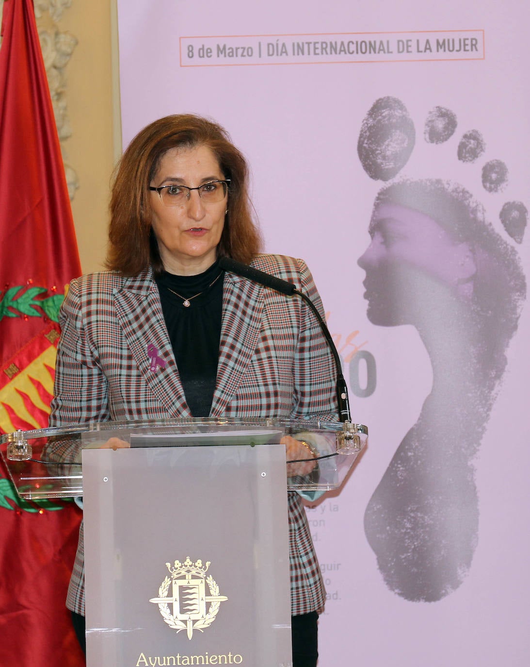 Fotos: Lectura del manifiesto de Día de la Mujer en el Ayuntamiento de Valladolid